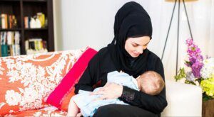 حكم صوم الأم المرضعة خلال شهر رمضان