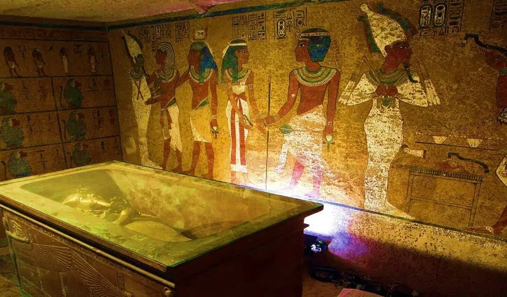 الأهرامات مقابر فرعونية