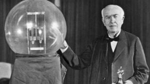 من اخترع المصباح الكهربائي؟